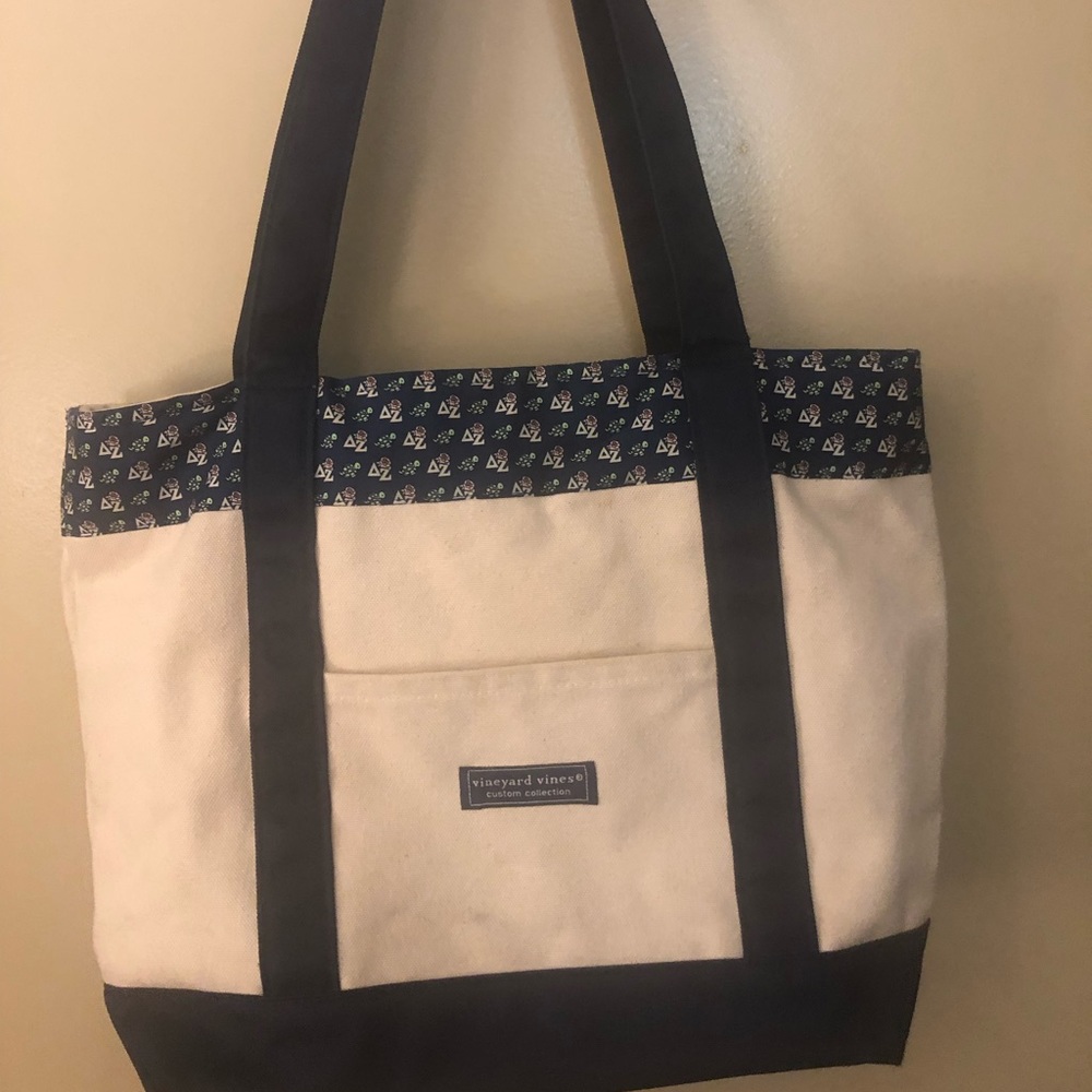 Delta Zeta vineyard vines tote